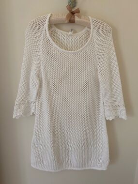 The GAP White Crochet Dress/Swim Coverup 
Small
EUC (No Flaws)